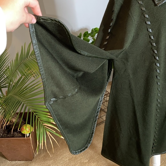 NWT Patricia Nash Sleeved Cape - Picture 5 of 10